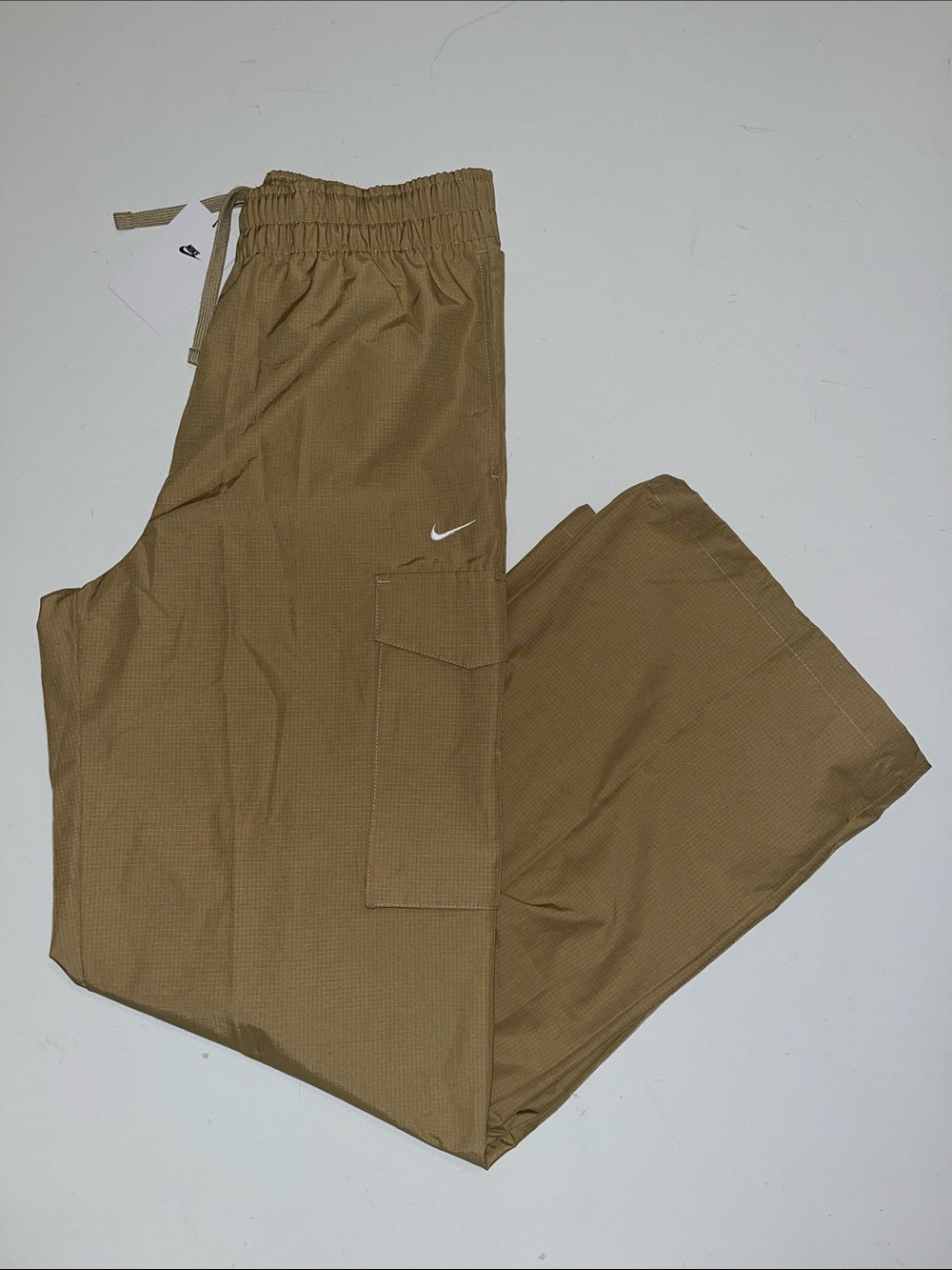 Nike Woven Cargo Pants Womens M  HM6976 Mid-Rise light brown adjustable hem $90